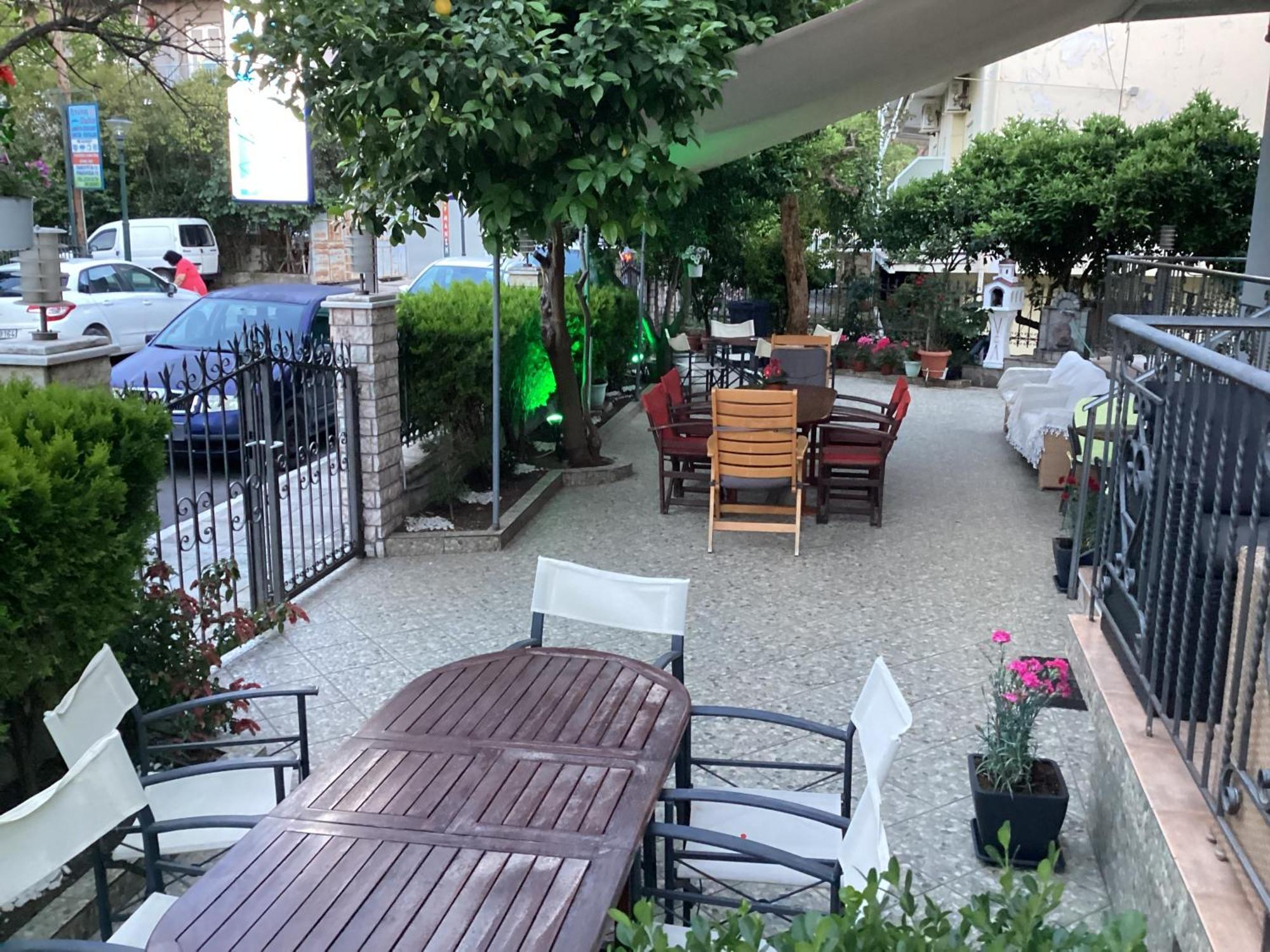 Alexandros Aparthotel Kamena Vourla Exterior photo