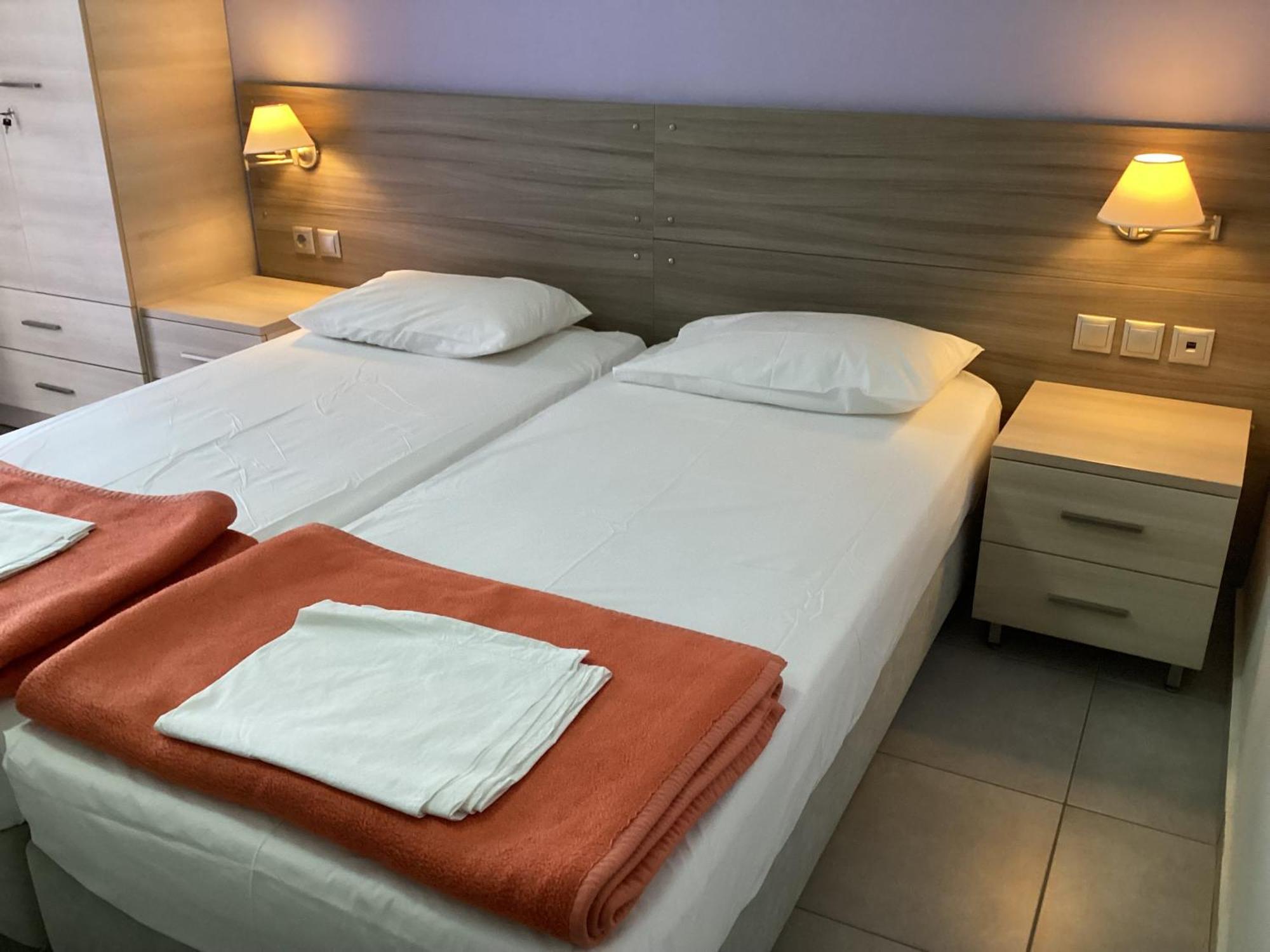 Alexandros Aparthotel Kamena Vourla Exterior photo